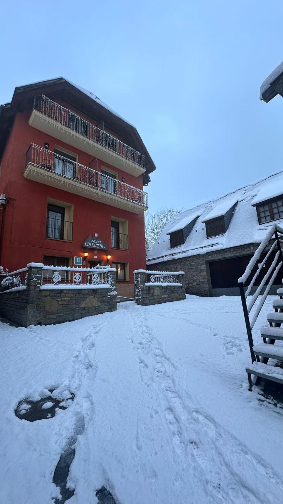 Hotel Saueth Tredos Exterior photo